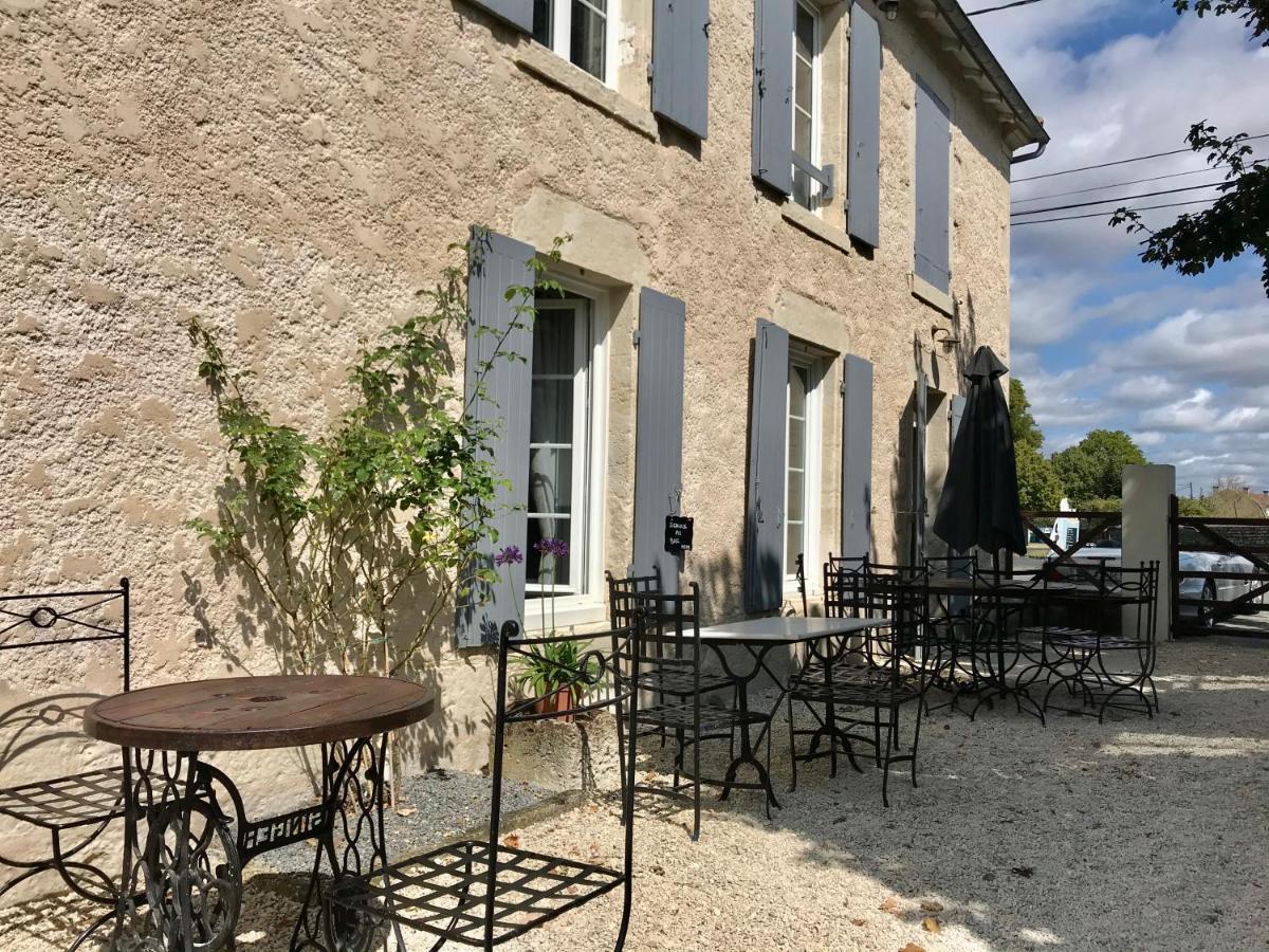 Bed and Breakfast Le Relais D'Aulnay Aulnay  Exteriér fotografie