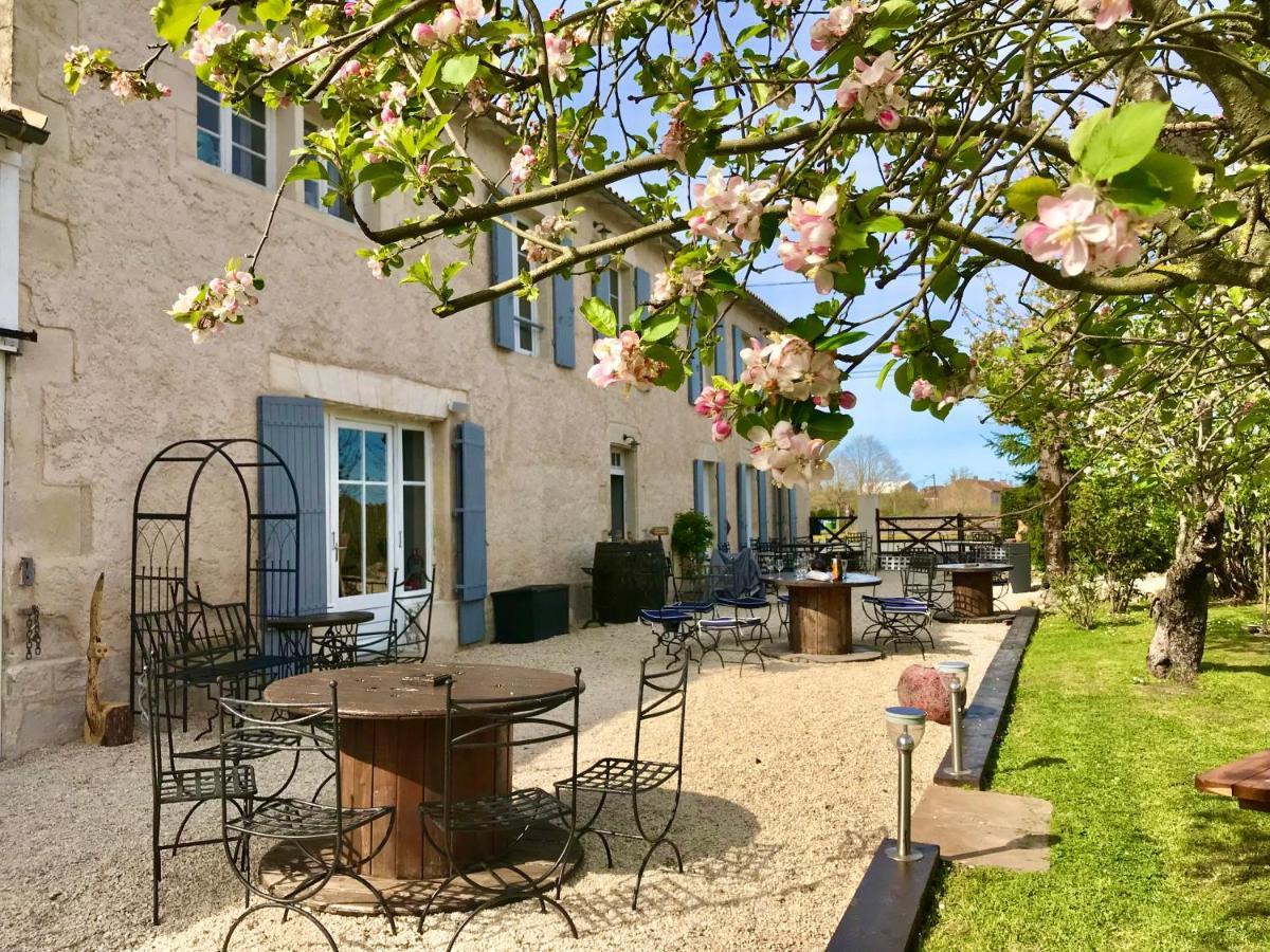 Bed and Breakfast Le Relais D'Aulnay Aulnay  Exteriér fotografie
